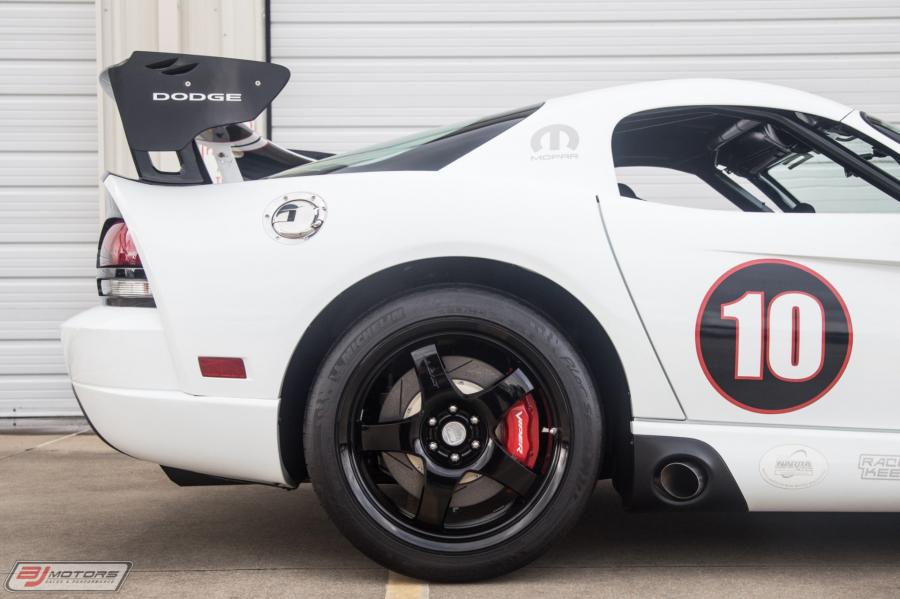 Детали экстерьера Dodge Viper SRT10 ACR-X (002) 2010 года  (фото 35 из 52)